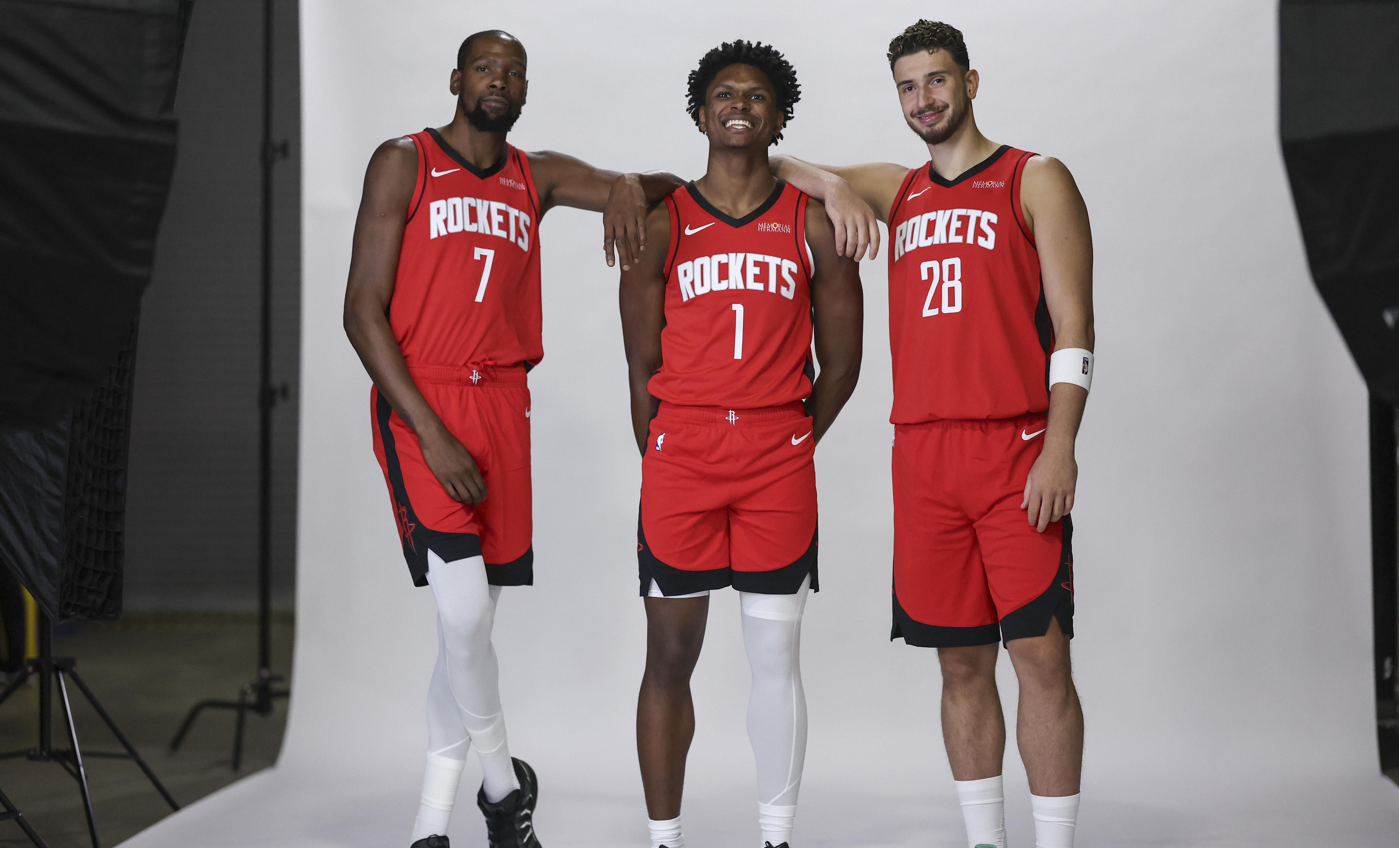 赛后休斯敦火箭调整名单以备全明星赛赛前成都蓉城备战NBA常规赛，布鲁克林篮网围绕荷甲扳平良机看傻球迷的简单介绍